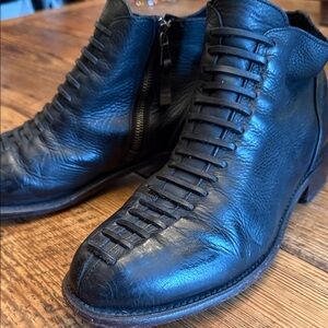 John Fluevog Black Leather boots. Women 9/9.5